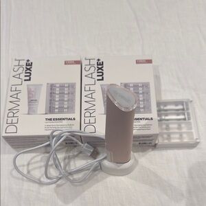 Dermaflash Luxe+ Exfoliation Device in Pink